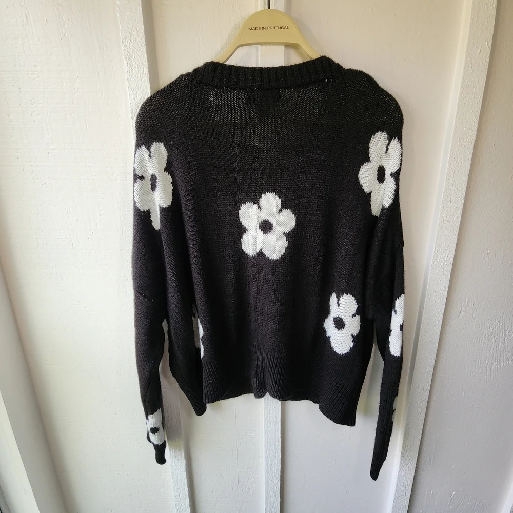 Just Polly New York Daisy Cardigan Black Crop Sweater Size Medium - Picture 5 of 9